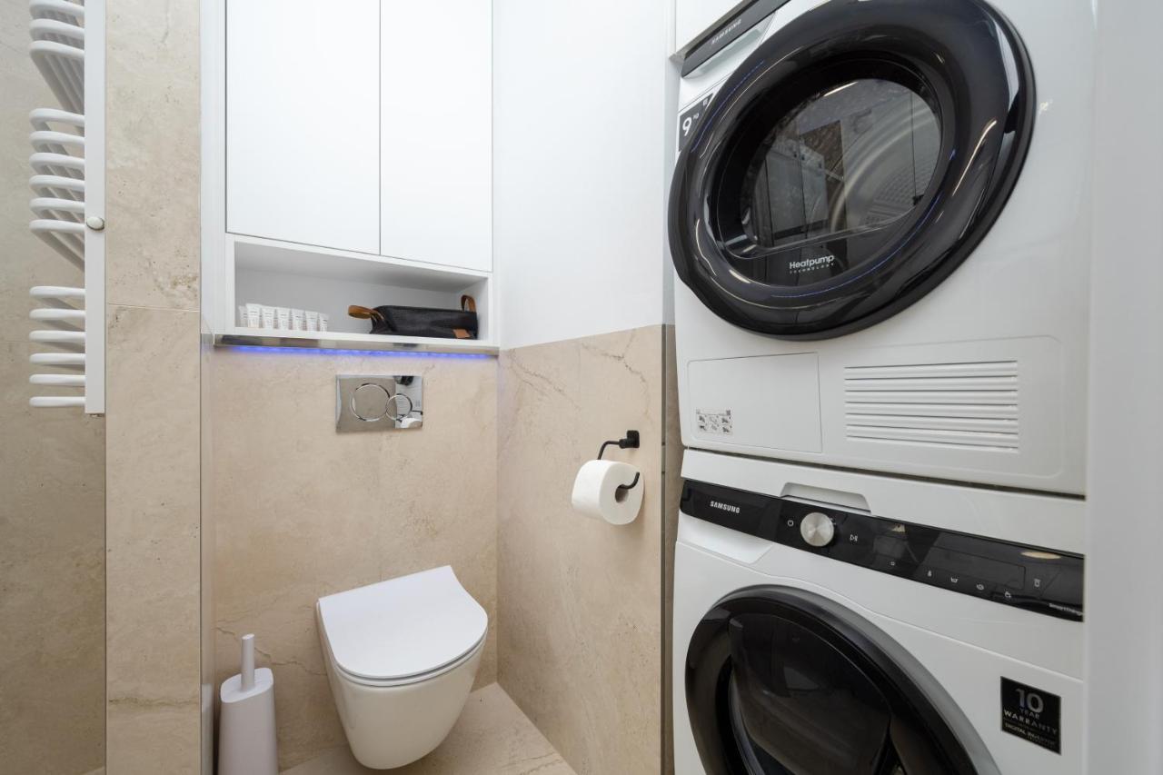 Miedziana 6 & 18 Apartment With Free Garage Wroclaw By Renters エクステリア 写真